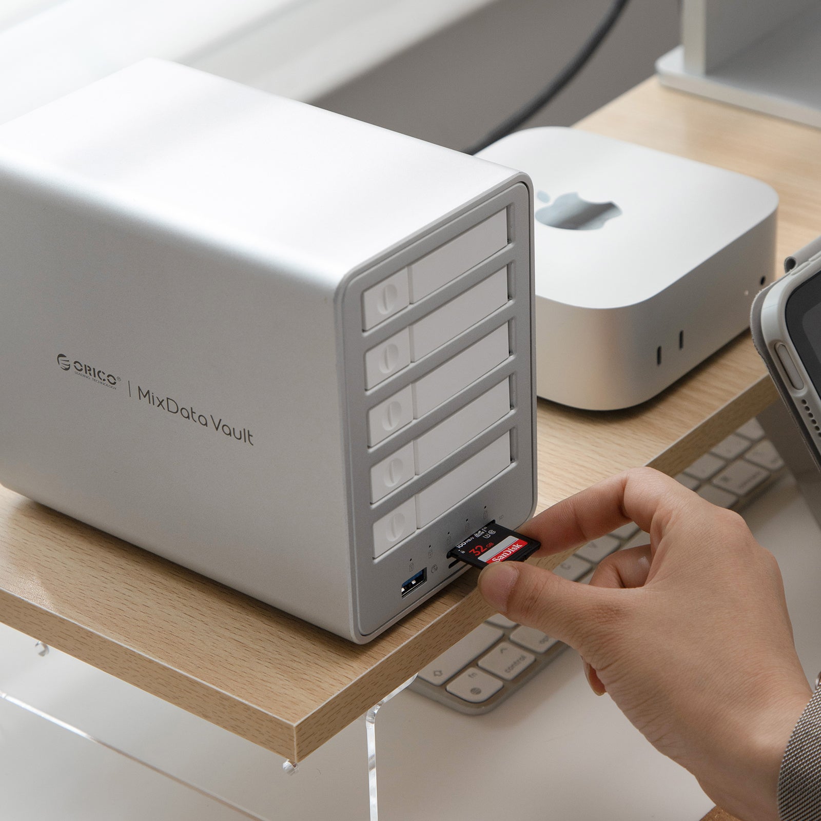 ORICO 88 Series Multi-Bay USB3.2 2.5'' SATA/NVMe SSD Enclosure with RAID ORICO