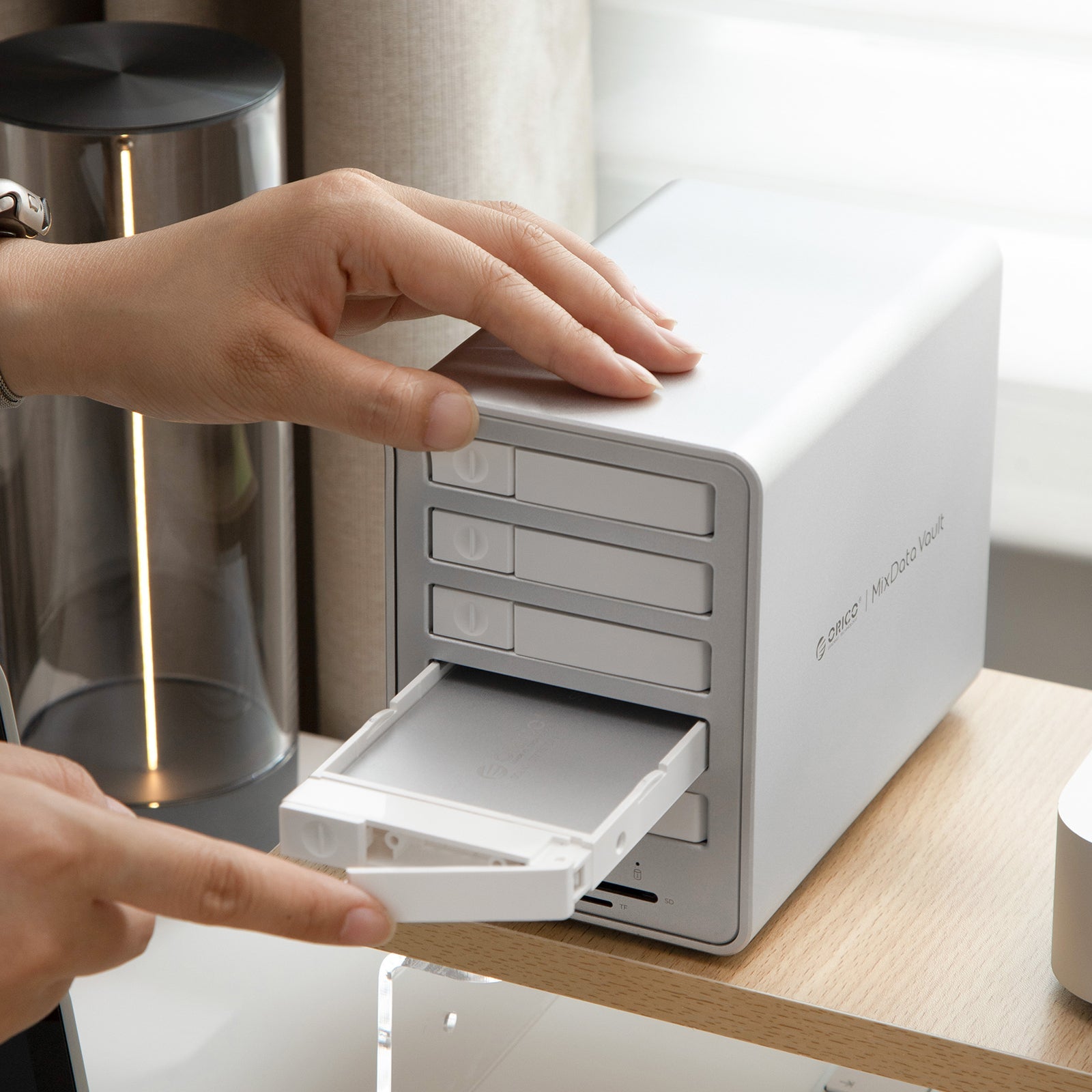 ORICO 88 Series Multi-Bay USB3.2 2.5'' SATA/NVMe SSD Enclosure with RAID ORICO