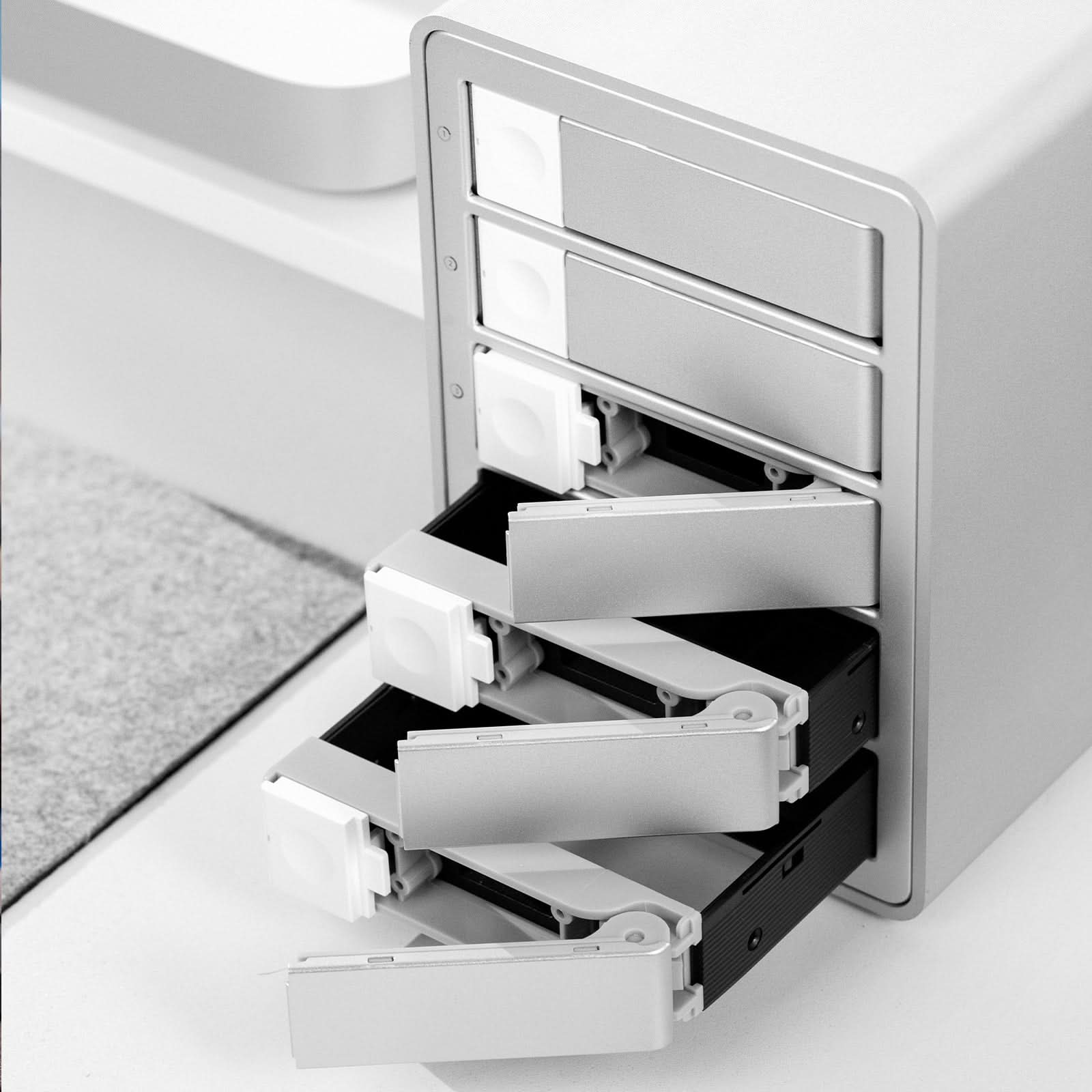 ORICO 99 Series Multi Bay Type-C SATA Enclosure Daisy-Chain DAS Solution ORICO